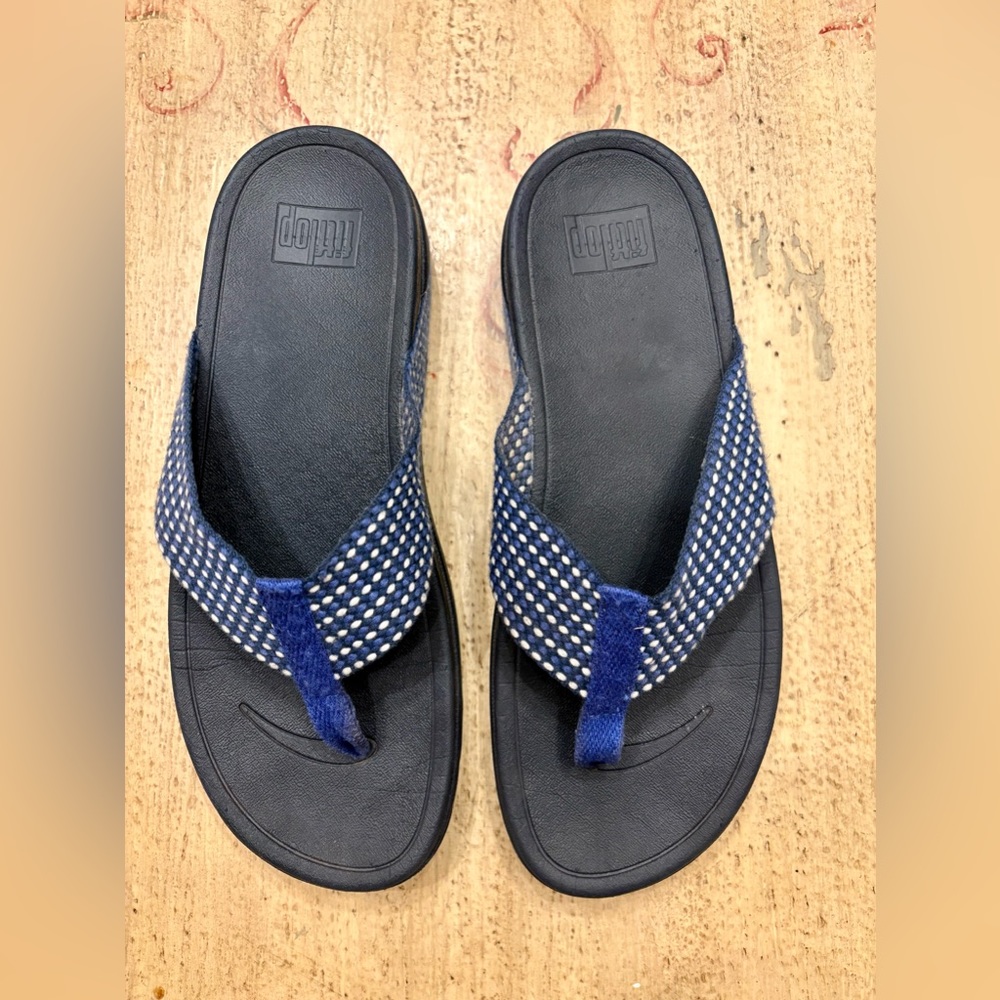 FitFlop Women's Surfa Flip-Flop in Midnight Navy/Tiptoe Grey - Picture 5 of 7